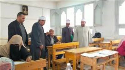  رئيس منطقة أسوان الأزهرية يتقدم بالتهنئة لطالبة أدت امتحاناتها بمستشفى 57357