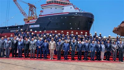 رئيس هيئة قناة السويس وقائد القوات البحرية يشهدان تدشين قاطرة الإنقاذ 