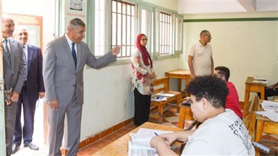 محافظ الإسكندرية يتفقد سير امتحانات الثانوية العامة