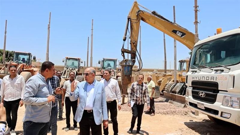 محافظ المنيا خلال