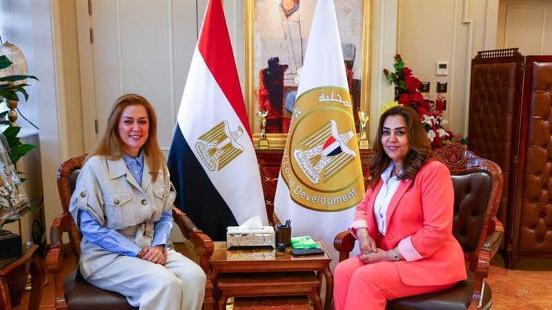 د.منال عوض تلتقي