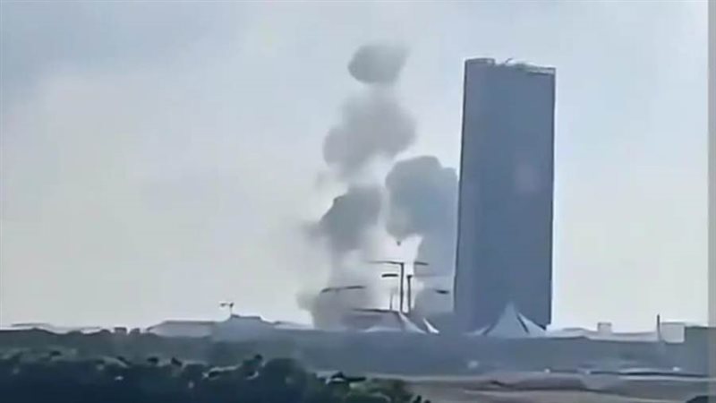 دخان يتصاعد من الموساد