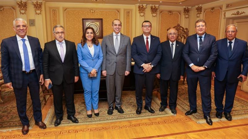 خلال اجتماع لجنة