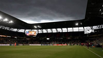 عودة مواجهة باتشوكا وسالزبورج بعد توقف أكثر من ساعة