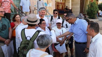   محافظ أسوان يلتقي فوجا سياحيا إسبانيا ويدعوهم للاستمتاع بالبانوراما الجمالية والأنماط السياحية بزهرة الجنوب