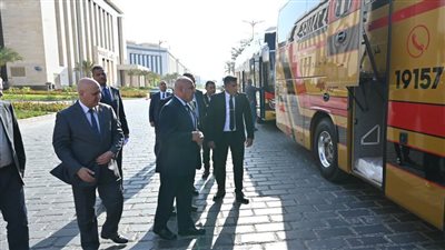 الوزير يتفقد عدد 20 حافلة مرسيدس جديدة ضمن خطة توطين الصناعة