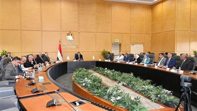 وزير الإسكان يتابع محطات تحلية مياه البحر بالساحل الشمالي ورفع كفاءة محطة المعالجة بالروبيكي 