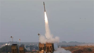 إسرائيل: إيران أطلقت صاروخا باليستيا يحمل رأسا حربيا بقنبلة عنقودية على إسرائيل