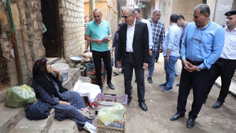 محافظ المنيا خلال