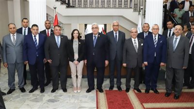 رئيس مجلس الدولة ومحافظ البحيرة يفتتحان مكتب التوثيق العقاري بمجمع المحاكم 