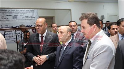 وزير العمل وهيكل والمحافظ يتفقدان الوحدة المتنقلة للتدريب المهني