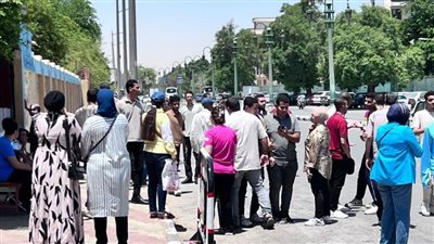 طلاب الثانوية العامة بأسيوط يشتكون من صعوبة النحو وضيق الوقت بأمتحان اللغة العربية (صور)