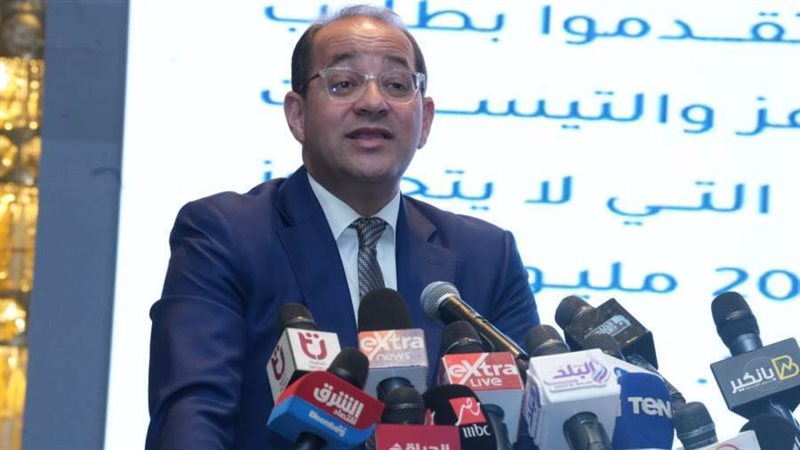 وزير المالية خلال