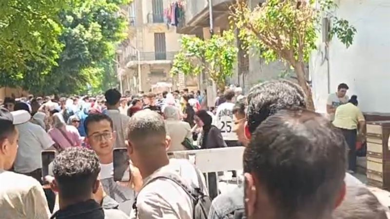 خروج الطلاب من أحد