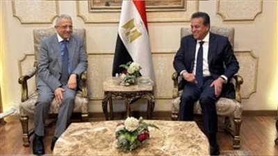 وزير الصحة يستقبل نظيره التونسي بمطار القاهرة الدولي