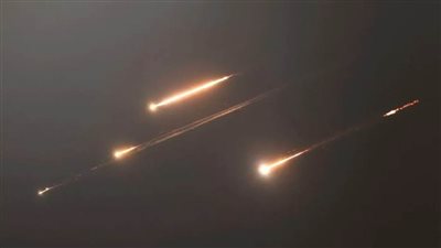 عاجل.. أجسام طائرة مجهولة في سماء طهران