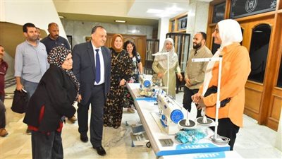 محافظ أسيوط يسلم ماكينات خياطة وتطريز للصم وضعاف السمع دعمًا لتمكينهم الاقتصادي 