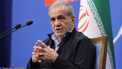 الرئيس الإيراني يشارك في تجمع شعبي احتجاجاً على جرائم أمريكا والكيان الصهيوني