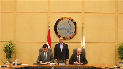 توقيع عقد بناء سفينتين جديدتين من سفن الصب الجاف العملاقة  