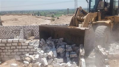 إزالة 18 حالة تعدٍ على أراضٍ زراعية وأملاك دولة بـ 7 مراكز في أسيوط