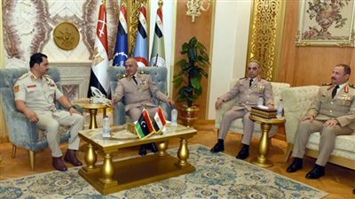 الفريق أحمد خليفة يلتقي رئيس أركان القوات البرية بالجيش الليبي