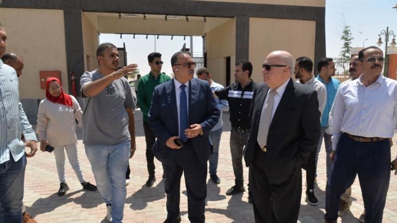 جانب من جولة المحافظ