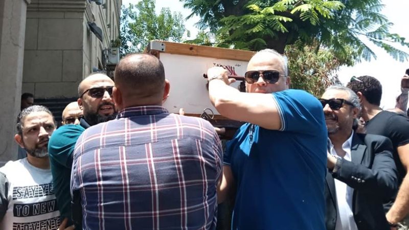 نجوم الفن والصحافة