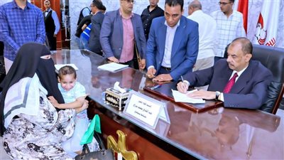 محافظ سوهاج يعقد اللقاء الجماهيري الأسبوعي للاستماع إلى شكاوى وطلبات المواطنين