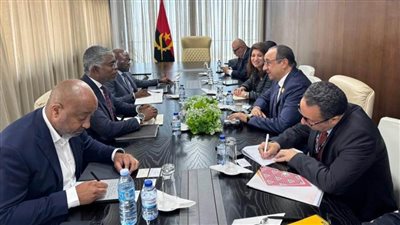 وزير قطاع الأعمال العام يلتقي وزيري النقل والبترول الأنجوليين على هامش قمة لواندا