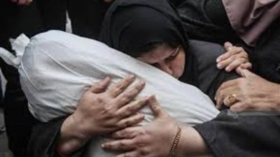 استشهاد طفلة فلسطينية ومواطن جراء قصف الاحتلال مخيم النصيرات