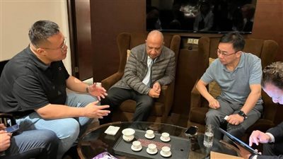 عصمت يبحث مع شركة 