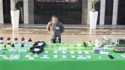 ضبط عنصر جنائي بالقليوبية تخصص نشاطه بجلب المواد الكيميائية المستخدمة في تصنيع مخدر الميفدرون للاتجار به