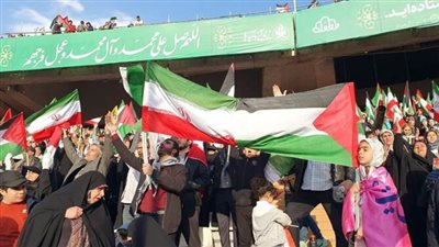 تجمّع حاشد لأهالي طهران دعماً للقوات المسلحة في الحرب ضد 