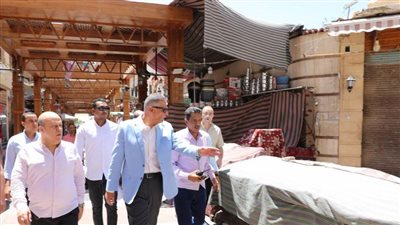 محافظ أسوان: إلزام أصحاب المحال بخطوط التنظيم ومواعيد الغلق المحددة  