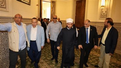 وزيرا الأوقاف والعمل ومحافظ القاهرة يؤدون صلاة الجمعة بمسجد السيدة نفيسة