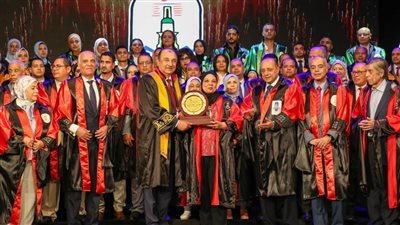 وزير قطاع الأعمال يشهد حفل ختام المعهد العالي للسياحة والفنادق بالإسكندرية 