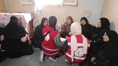 الهلال الأحمر المصري يقدم واجب العزاء لأسر ضحايا الطريق الإقليمي