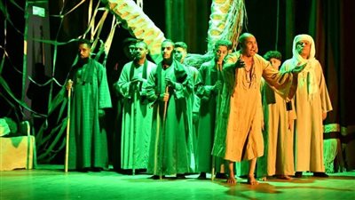 بحضور كبير.. فرقة نجع حمادي تقدم عرض 