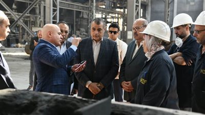 وزير الإنتاج الحربي يتابع سير العملية الإنتاجية (مصنع 9 الحربي) في زيارة مفاجئة