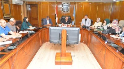 محافظ أسيوط يعقد اجتماعًا لبحث الاستعدادات لتنفيذ مبادرة 