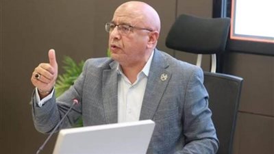 وكيل وزارة الصحة بقنا... يناقش خطة المديرية لمواجهة أمراض الصيف