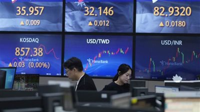 مؤشرات الأسهم الآسيوية تغلق على تباين مع ترقب مصير اتفاقيات التجارة الأمريكية