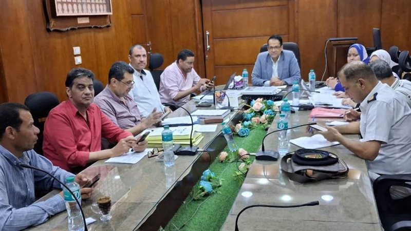 وكيل الوزارة داخل