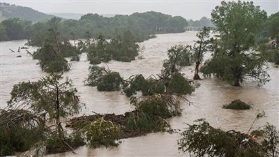 ارتفاع حصيلة ضحايا فيضانات تكساس إلى 27 شخصًا والبحث مستمر عن مفقودين