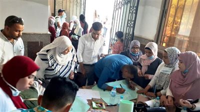 محافظ أسوان يشيد بجهود العاملين بفرع الهيئة العامة لتعليم الكبار خلال العام المنقضى