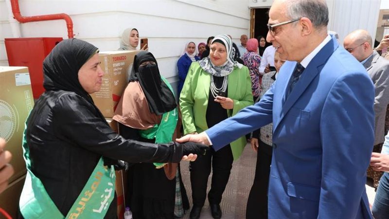 محافظ المنيا خلال