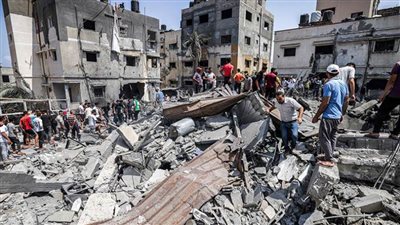 شهداء ومصابون في قصف إسرائيلي استهدف نازحين وأحياءً سكنية في قطاع غزة