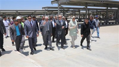 محافظ بني سويف يصطحب مستشار رئيس الجمهورية لتفقد مشروع مواقف عدلي منصور