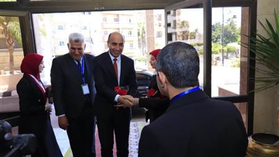 لإعداد كوادر مؤهلة لسوق العمل.. رئيس جامعة دمنهور يفتتح فعاليات ملتقى التوظيف الثاني لكلية الطب البيطري