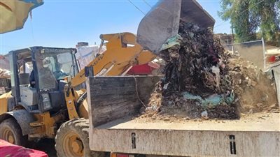 جمع ورفع ٥٠ طن قمامة ومخلفات وفتح طريق بسوق الجمعة دائرة حي ثاني الإسماعيلية